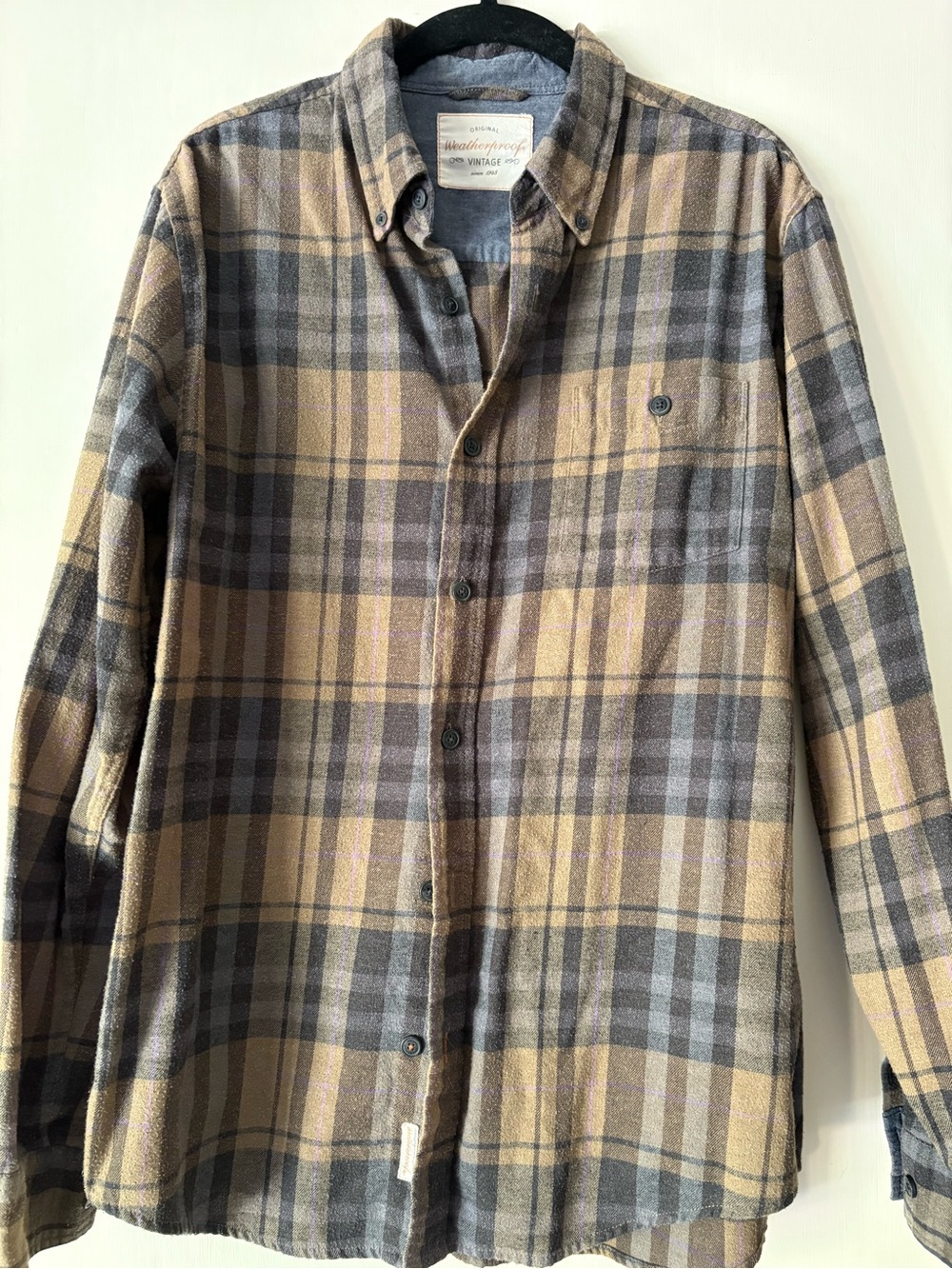 Men's Plaid Long-Sleeve Button-Down Flannel Shirt in Tan and Gray